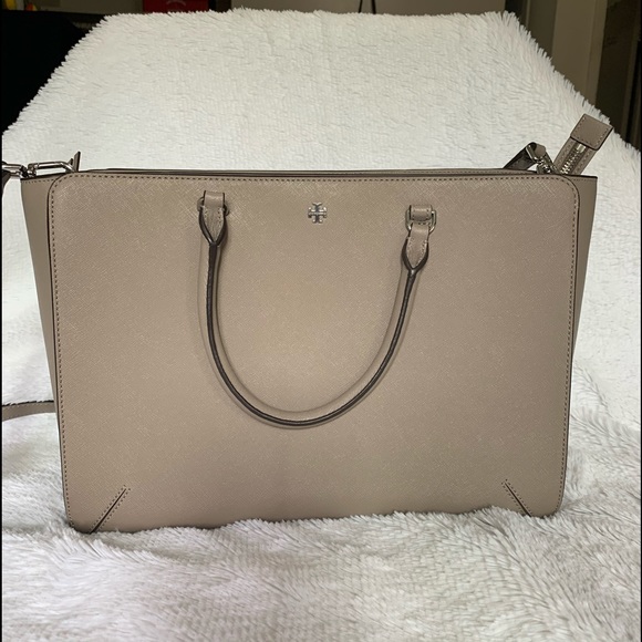 Tory Burch
Robinson Large Zip-Top Tote Bag - Picture 3 of 7